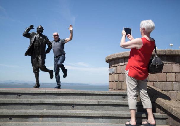 Eric Morecambe Statue 5 