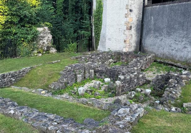 Roman Bath House And Wery Wall 10 