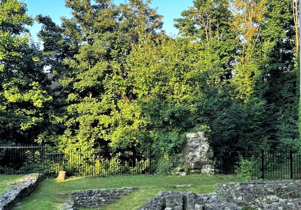 Roman Bath House And Wery Wall 5 